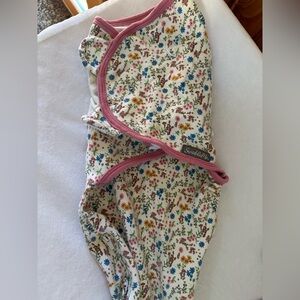 SWADDLE ME floral easy swaddle